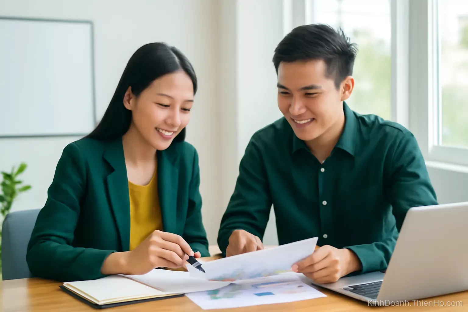 Bảng xếp hạng: ai làm ra, tiền ở đâu, và vì sao thứ hạng hay mua được